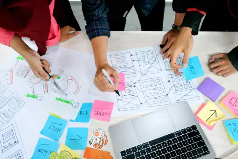 Customization Options in Logora: Personalizing Colors, Fonts, and Box Visuals for Enhanced User Experience